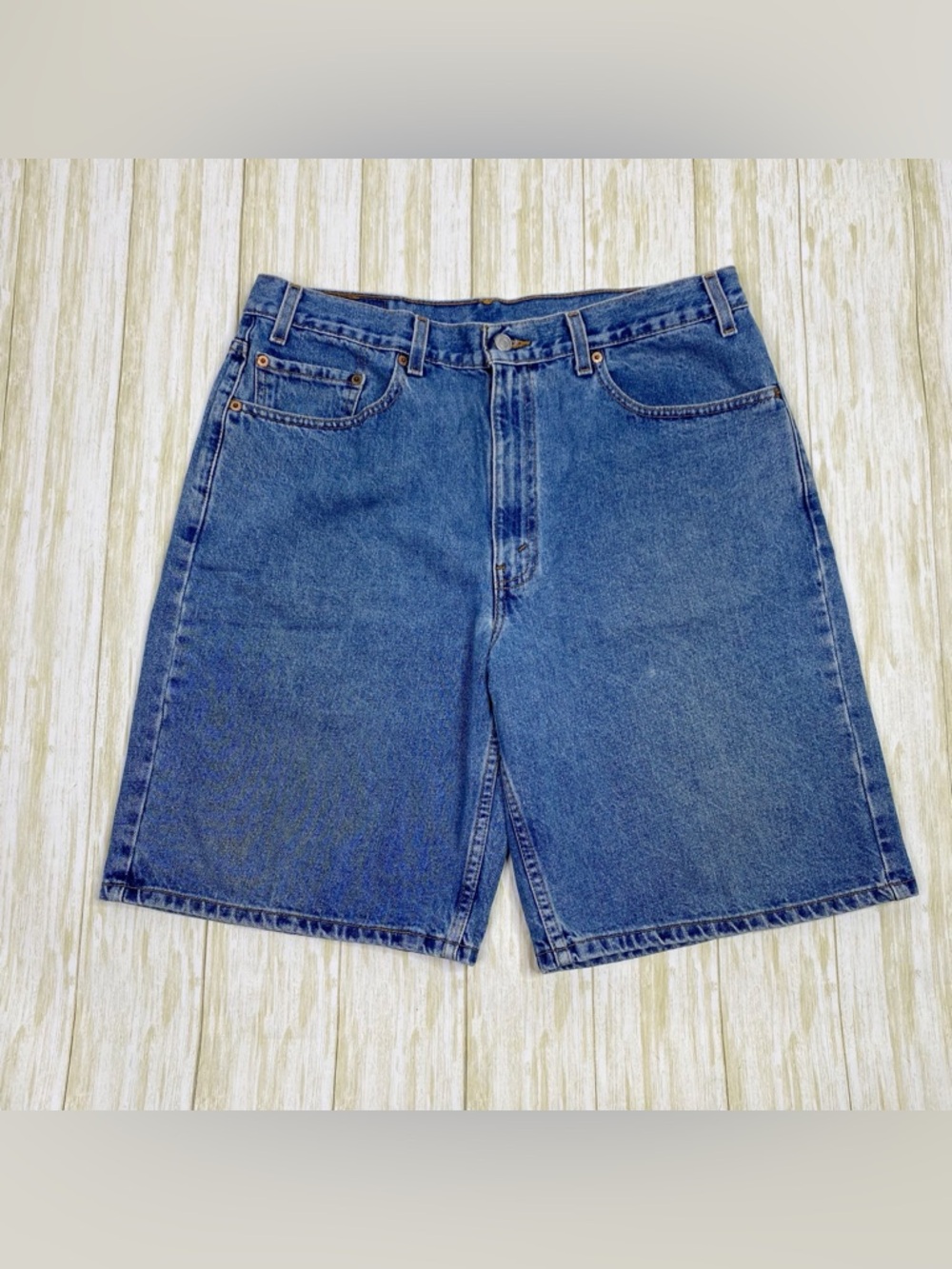 Vintage Levi’s 550 Relaxed Fit Medium Wash Denim Jean Shorts Jorts